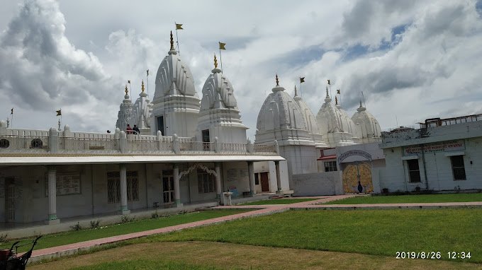 hastinapur - shree digambar jain bahubali nilay yatri nivas (prachin bada mandir)